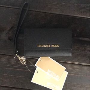 💯BRAND NEW W/TAGS! Michael Kors Cell Wristlet